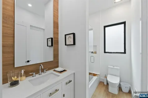 284 Castle Drive Englewood Cliffs NJ 07632