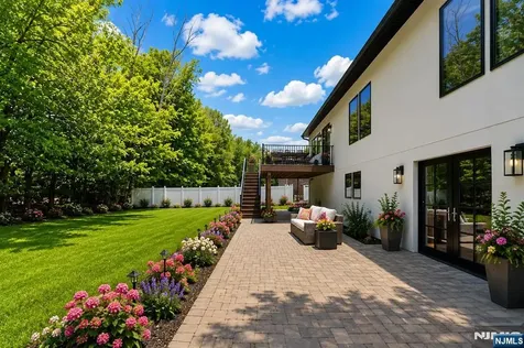 284 Castle Drive Englewood Cliffs NJ 07632