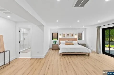 284 Castle Drive Englewood Cliffs NJ 07632