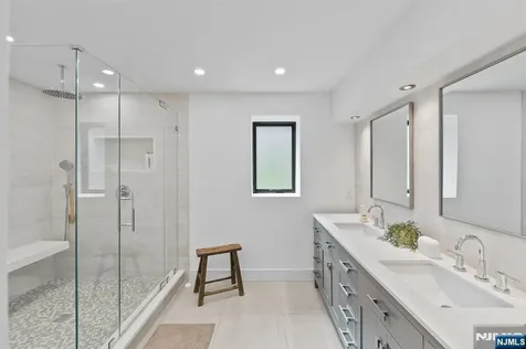284 Castle Drive Englewood Cliffs NJ 07632
