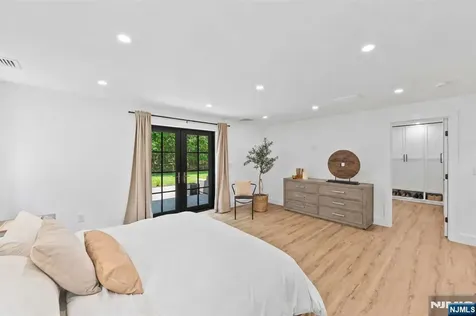284 Castle Drive Englewood Cliffs NJ 07632