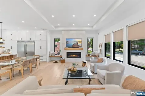 284 Castle Drive Englewood Cliffs NJ 07632