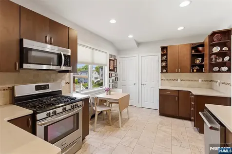 194 Parkway Maywood NJ 07607