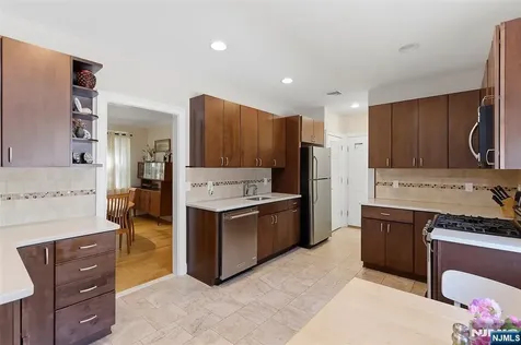 194 Parkway Maywood NJ 07607