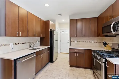194 Parkway Maywood NJ 07607