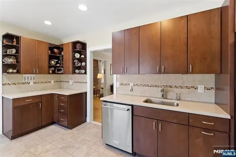 194 Parkway Maywood NJ 07607