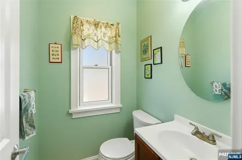 194 Parkway Maywood NJ 07607