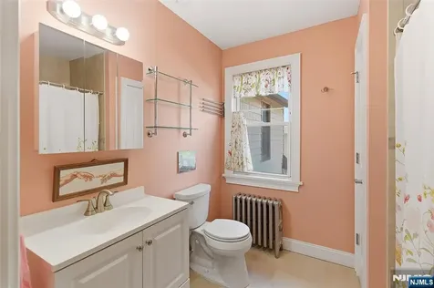 194 Parkway Maywood NJ 07607