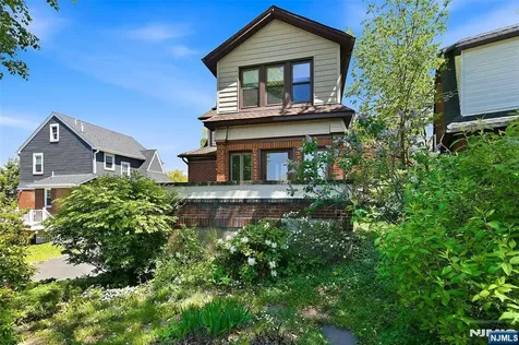 194 Parkway Maywood NJ 07607