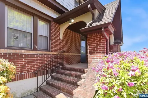 194 Parkway Maywood NJ 07607