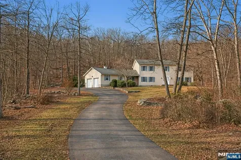 611 Snake Den Road West Milford NJ 07480