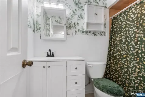 29 Central Avenue Pompton Lakes NJ 07442