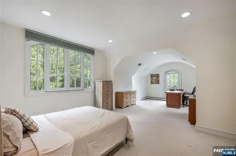 4 Hetzel Drive Mahwah NJ 07430