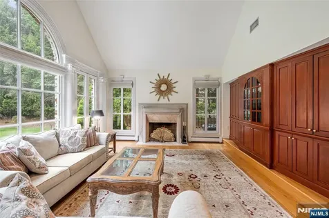 4 Hetzel Drive Mahwah NJ 07430