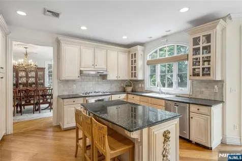 4 Hetzel Drive Mahwah NJ 07430