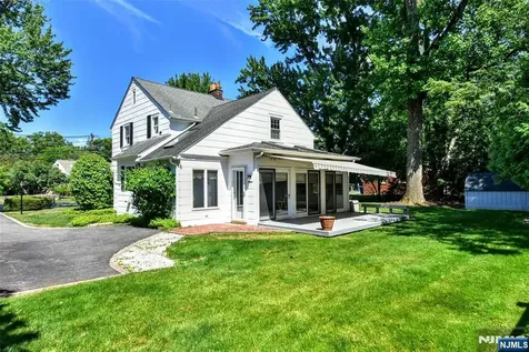 161 Wyckoff Avenue Wyckoff NJ 07481