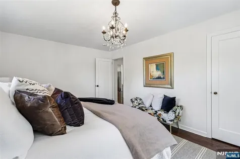 571 Laurel Road Ridgewood NJ 07450