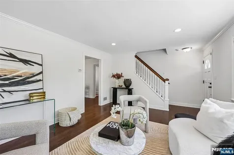 571 Laurel Road Ridgewood NJ 07450