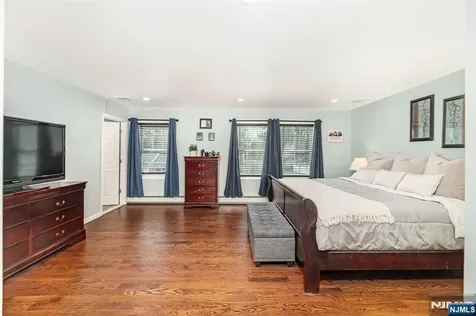 153 Howard Avenue Rochelle Park NJ 07662