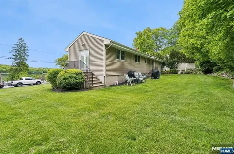 6 Waters Edge Kinnelon Borough NJ 07405