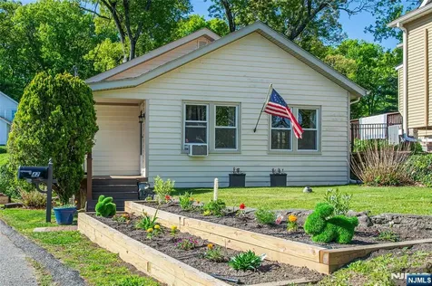 42 Main Beach Road Ringwood NJ 07456
