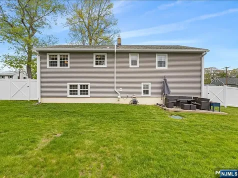 8 Madoc Trail Jefferson Township NJ 07438
