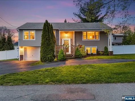 8 Madoc Trail Jefferson Township NJ 07438