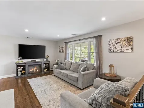 8 Madoc Trail Jefferson Township NJ 07438