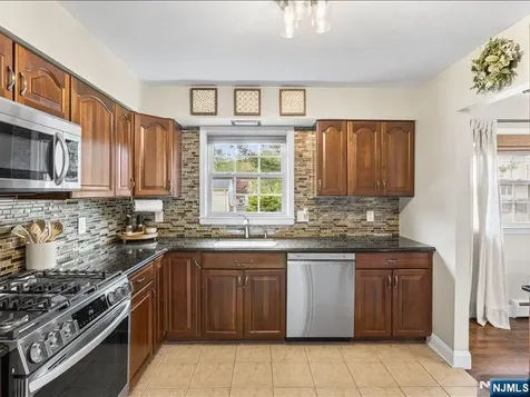 8 Madoc Trail Jefferson Township NJ 07438