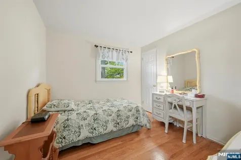 32 Crestwood Avenue Nutley NJ 07110