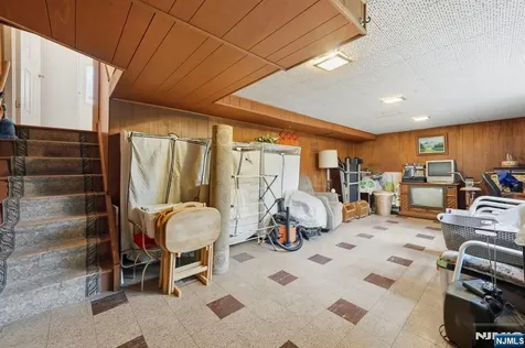 32 Crestwood Avenue Nutley NJ 07110