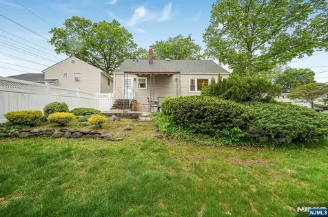 32 Crestwood Avenue Nutley NJ 07110