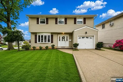 32 Crestwood Avenue Nutley NJ 07110