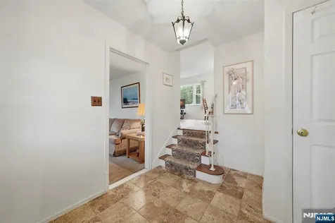32 Crestwood Avenue Nutley NJ 07110