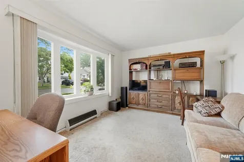 32 Crestwood Avenue Nutley NJ 07110