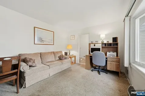 32 Crestwood Avenue Nutley NJ 07110