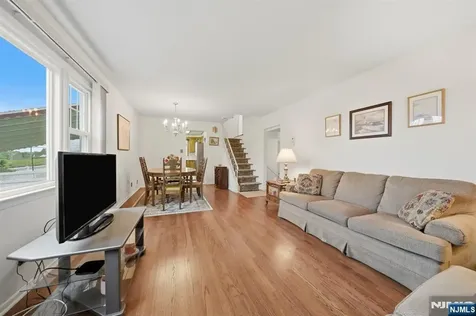 32 Crestwood Avenue Nutley NJ 07110