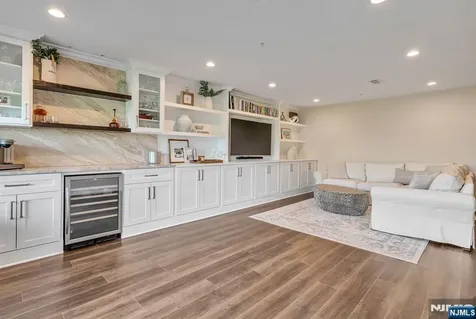 137 Aspen Drive Cedar Grove NJ 07009