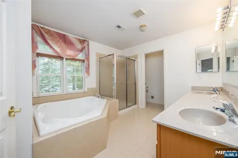 8 Overlook Drive Riverdale Borough NJ 07457