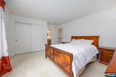 8 Overlook Drive Riverdale Borough NJ 07457