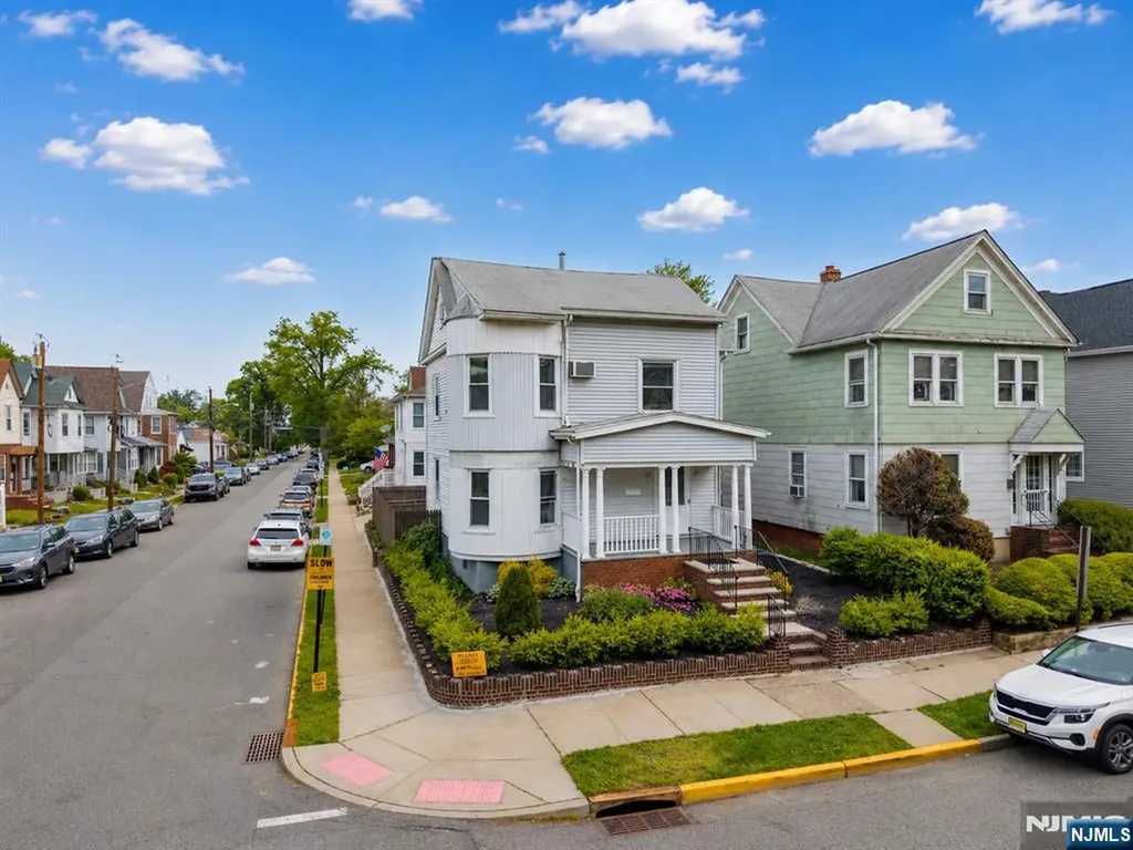 208 Greylock Parkway Belleville NJ 07109