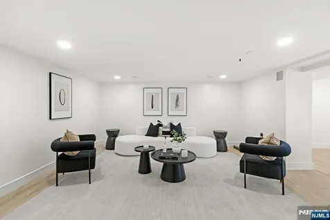 14 Beechwood Road Ho-ho-kus NJ 07423