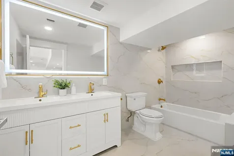 14 Beechwood Road Ho-ho-kus NJ 07423