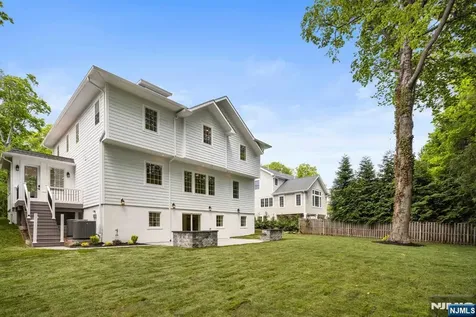 14 Beechwood Road Ho-ho-kus NJ 07423