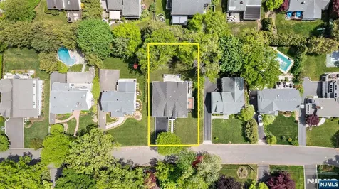 14 Beechwood Road Ho-ho-kus NJ 07423