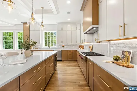 14 Beechwood Road Ho-ho-kus NJ 07423