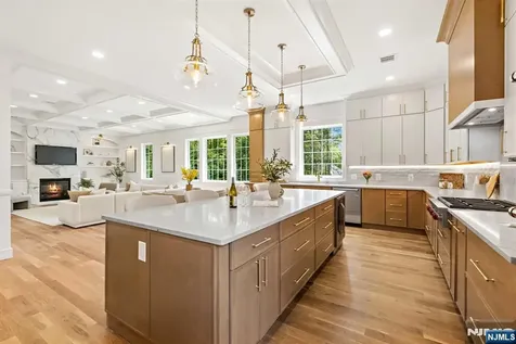 14 Beechwood Road Ho-ho-kus NJ 07423
