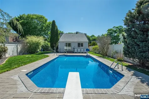 47 Burnside Place Wanaque NJ 07420