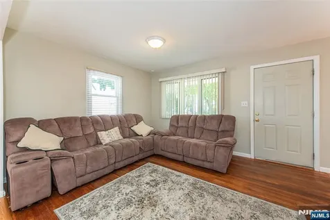 47 Burnside Place Wanaque NJ 07420