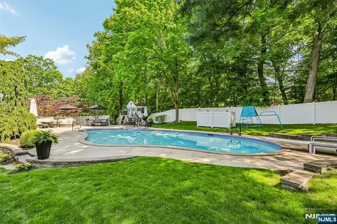 79 Sheffield Street Oakland NJ 07436